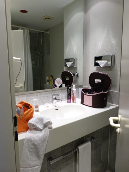 Waschtisch Zimmer 44 Park Hotel Hamburg Arena