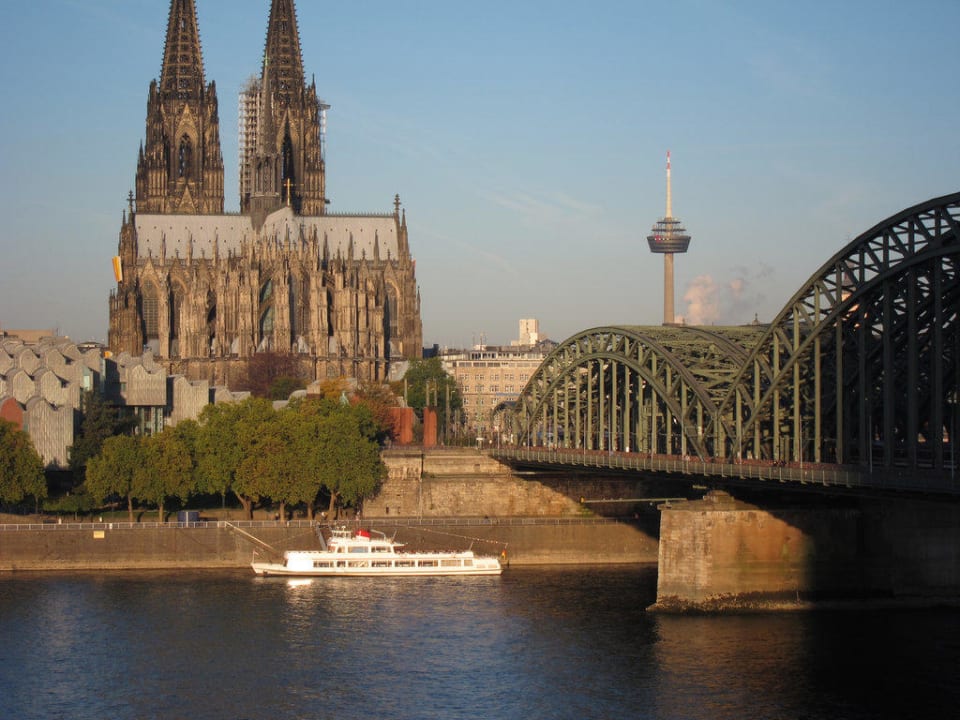 Rheinblickzimmer King Nr. 430 Hyatt Regency Köln