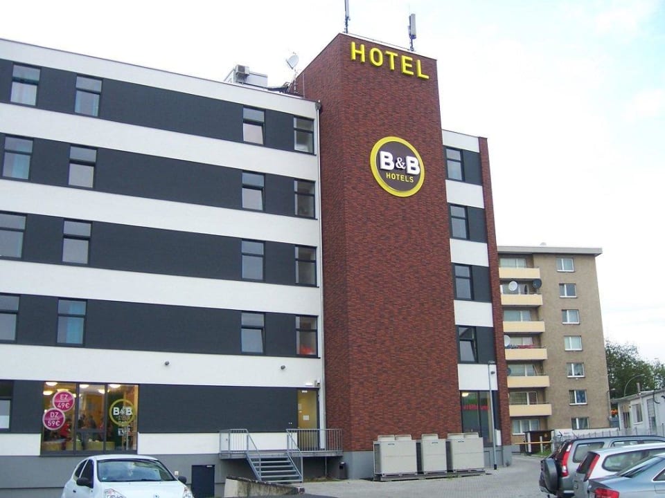 Hotel vom Parkplatz aus B&B Hotel Kassel-City