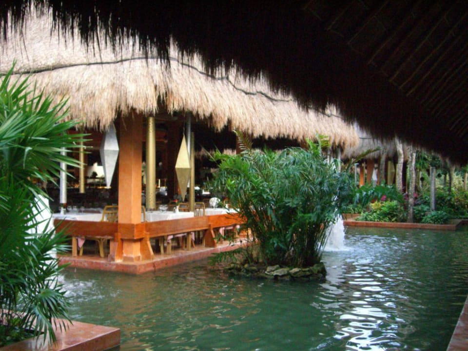 Links das Buffetrestaurant Iberostar Waves Tucan