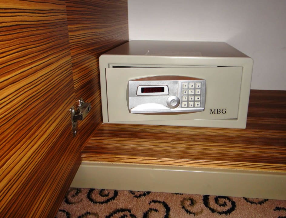Wardrobe with a safe Mercure Tallinn