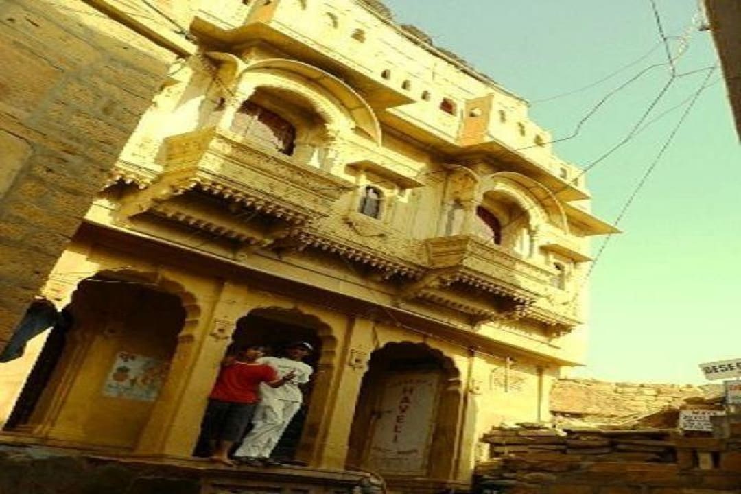 Outside picture Jaisalmer Desert Haveli Guest House