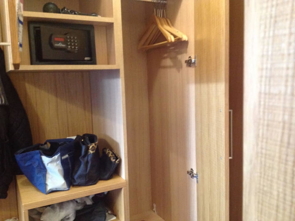 Schmaler Schrank  Hotel Restaurant Waldcafè Hettstedt