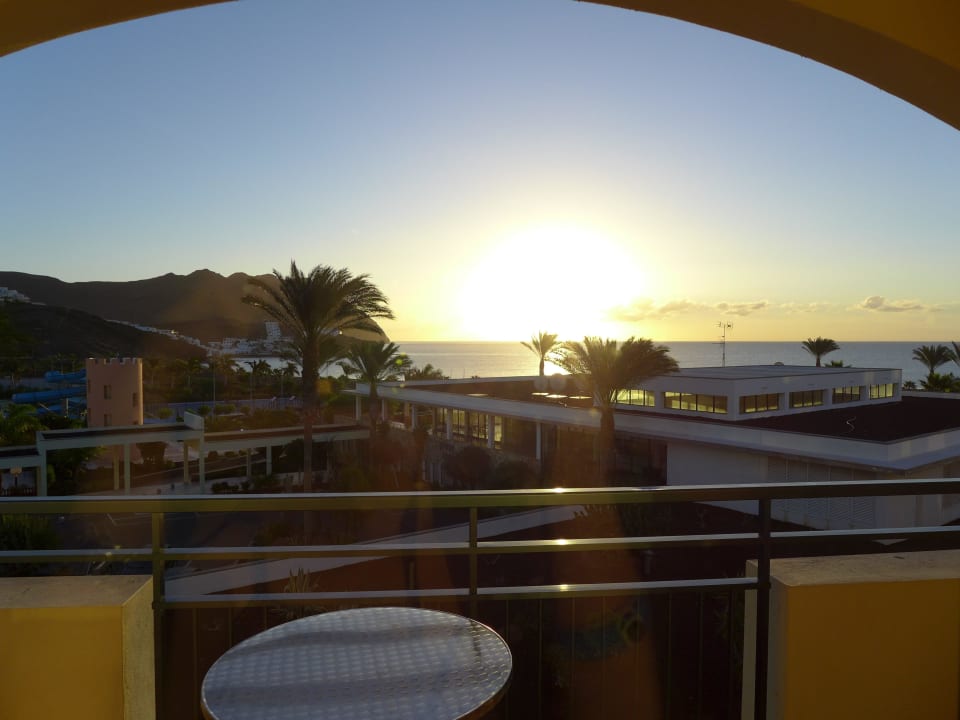 Ausblick aus dem Studio mit Meerblick Playitas Aparthotel