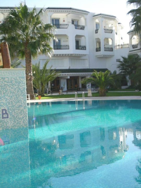 Teil des Haupttrakts von der Poolbar aus Palmyra Golden Beach