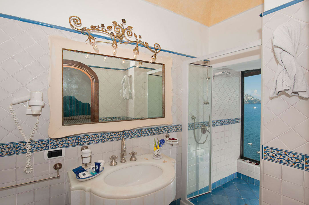 Bathroom with sea view Hotel Miramare