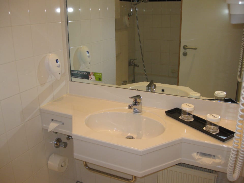 Nicht renoviertes Zimmer Nr. 232 Trans World Hotel Kranichhöhe