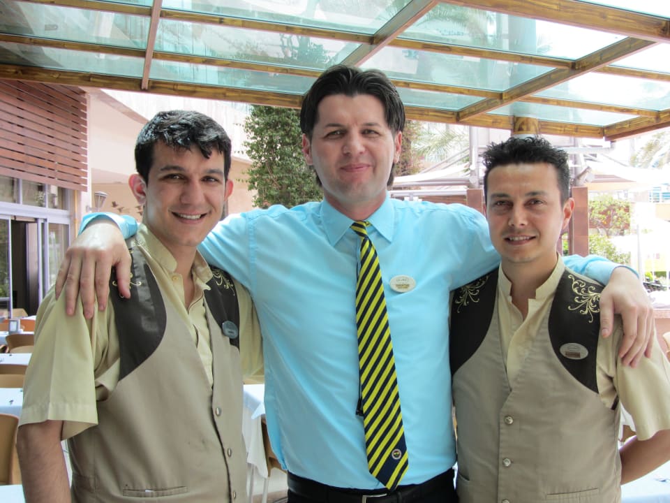 Chef mit seinen Mitarbeitern Alaiye Resort & Spa