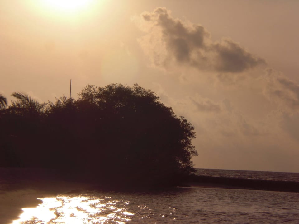 Sonnenuntergang nach kurzem Gewitter Kuredu Island Resort & Spa
