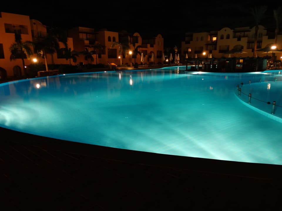 Ночной вид бассейна Stella Garden Resort & Spa, Makadi Bay