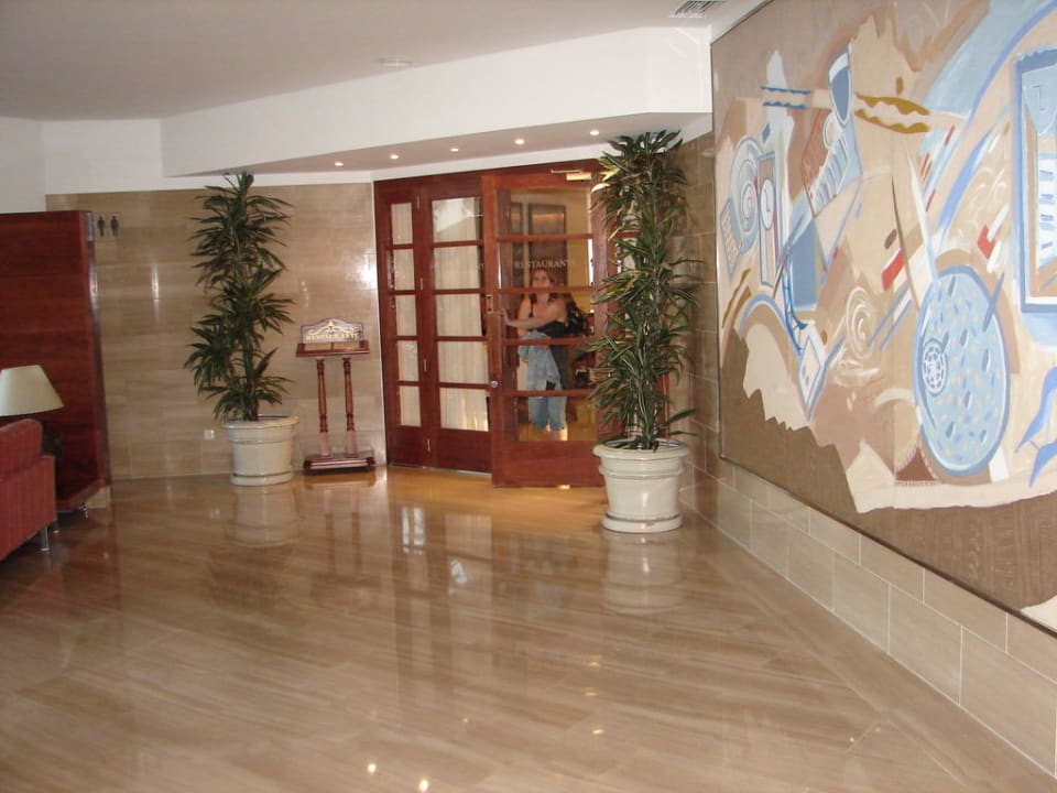 Restauranteingang VIVA Eden Lago