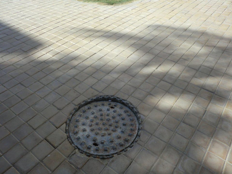 Stolperfallen, schlecht verlegte Pflastersteine Stella Garden Resort & Spa, Makadi Bay