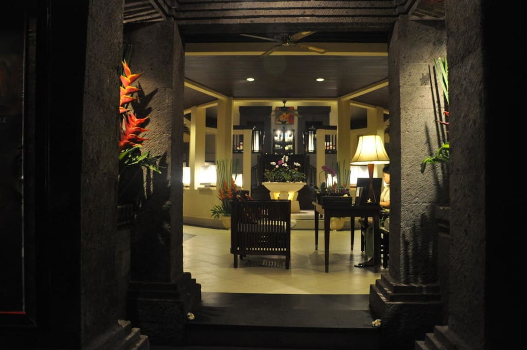 Eingang zum Spa Puri Santrian