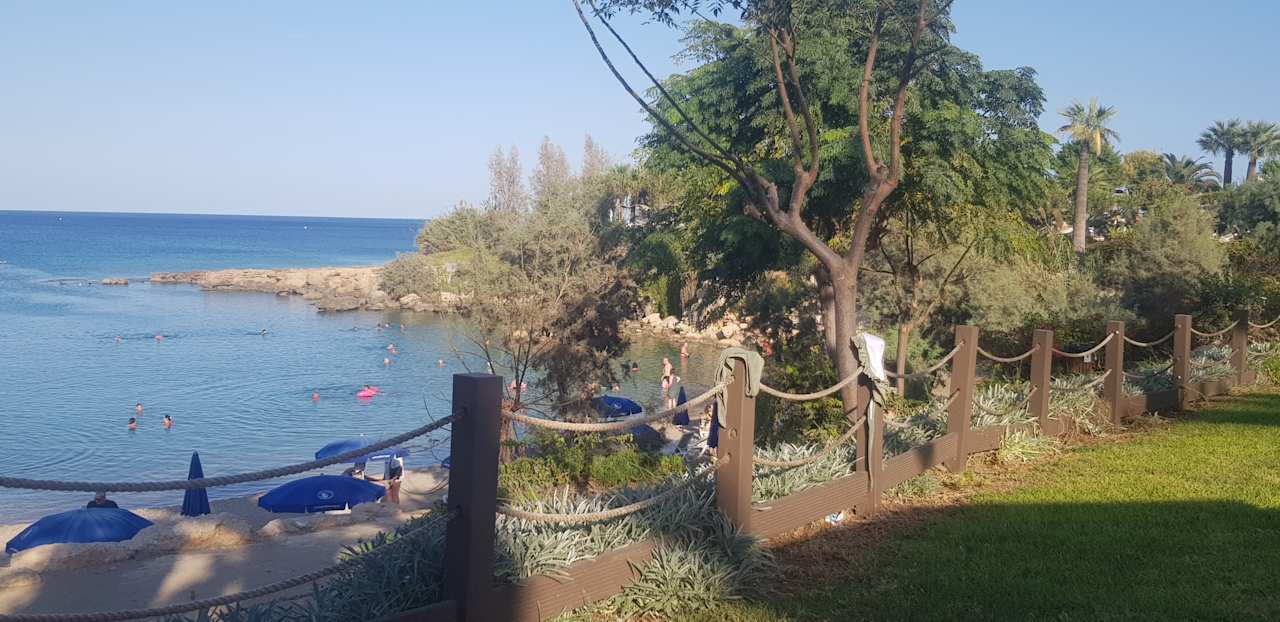 Strand Crystal Springs Beach Hotel