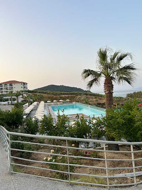 Pool Akrathos Beach Hotel