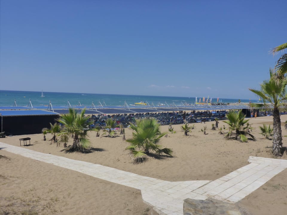 Strand Club Grand Side