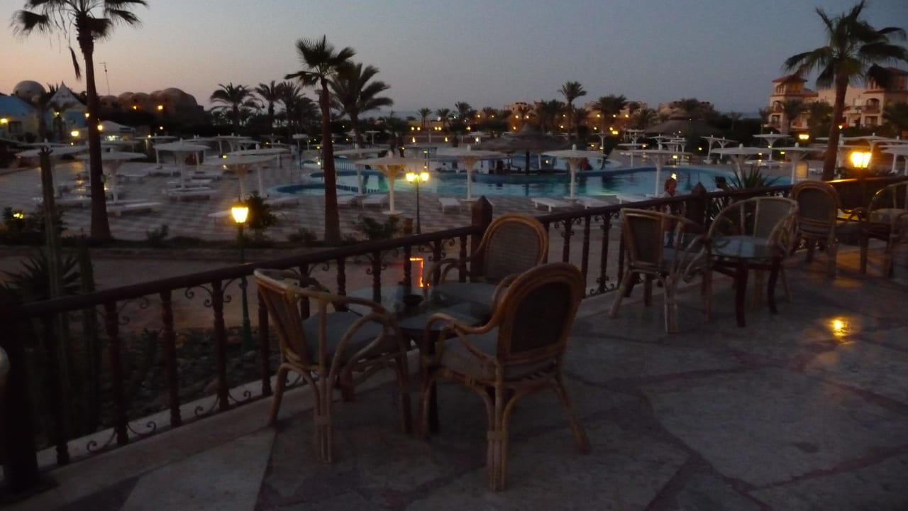 Večerní Pensée Royal Garden Beach Resort