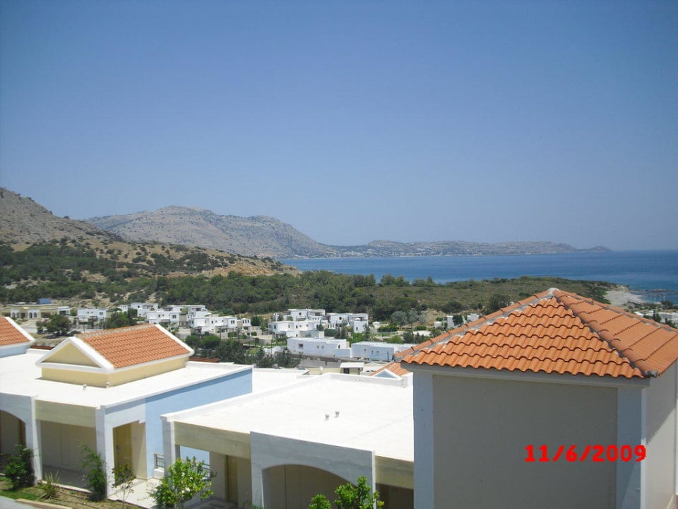 Blick auf die Anlage und das Meer Lindos Imperial Resort & Spa