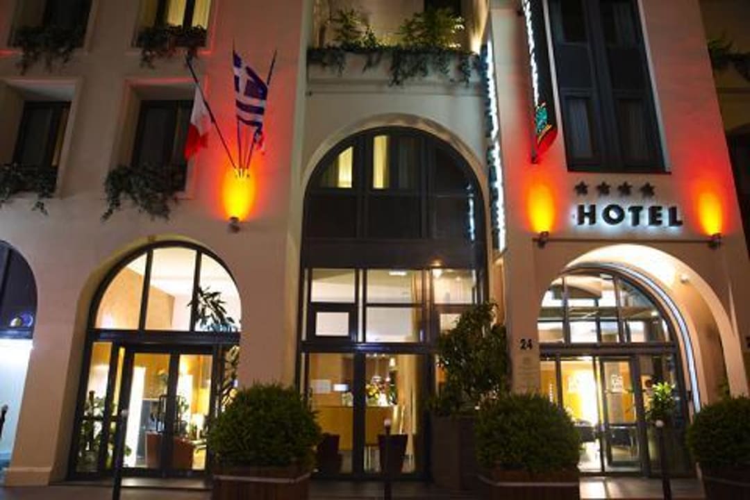 Facade Hotel Opera Cadet