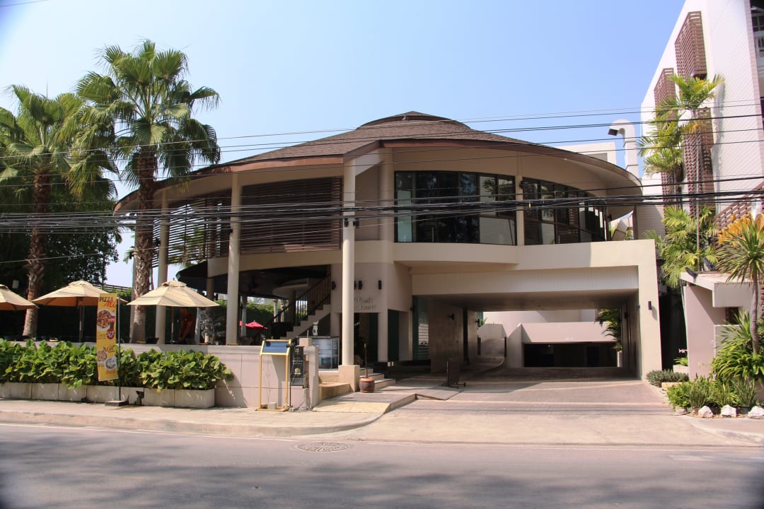 Pool-Restaurant Einfahrt Tiefgarage Hotel Tara Mantra Cha Am