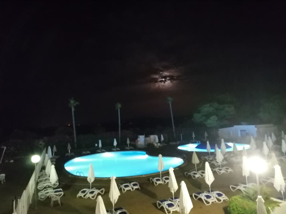 Pool Globales Bouganvilla