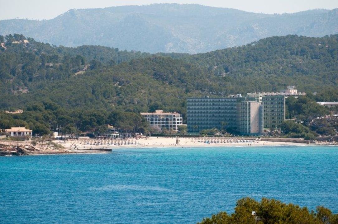 Blick auf den Strand und das Hotel Hotel Vibra Beverly Playa