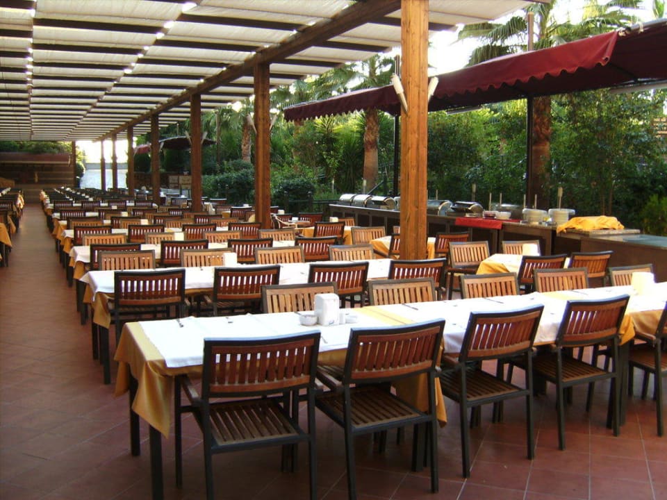 Aussenbereich des Restaurants Hane Family Resort