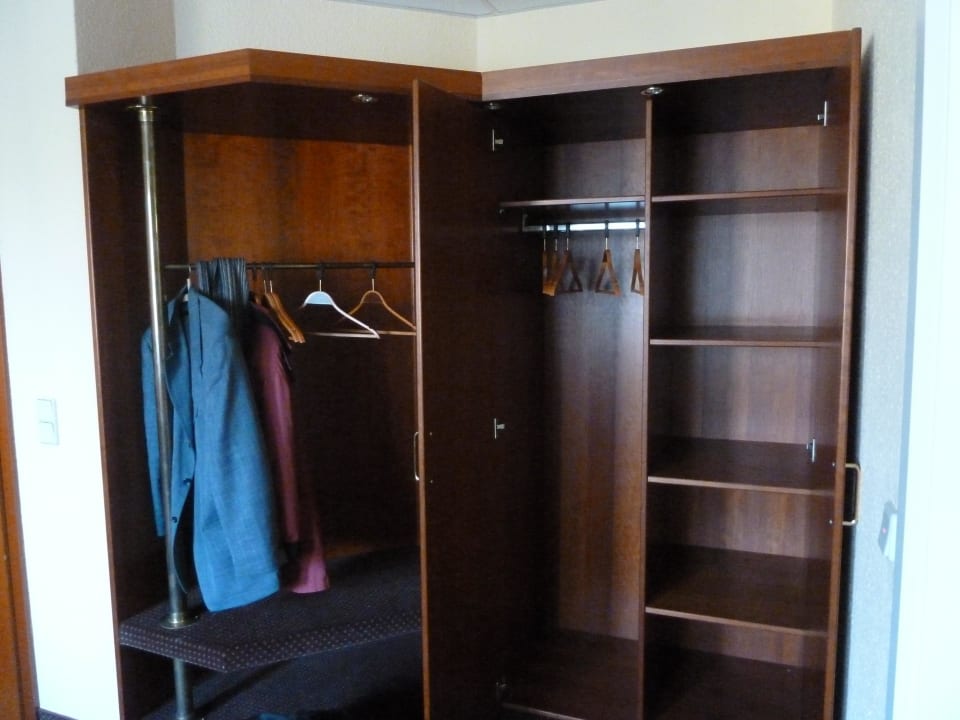 Schrank gut eingefügt im Zimmer und geräumig Seehotel Brandenburg a.d. Havel