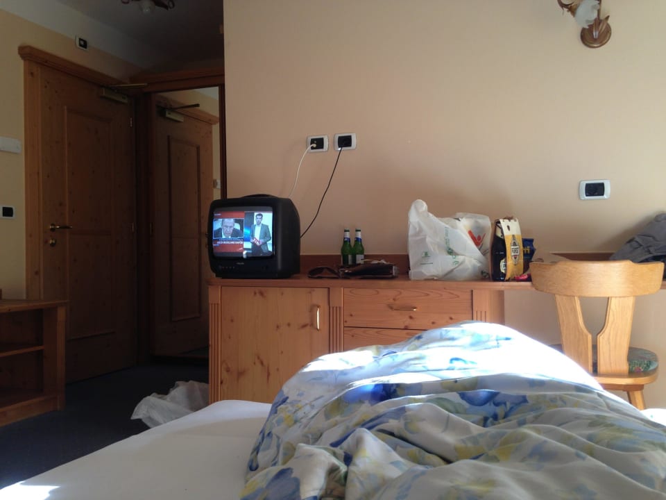 Doppelbett mit Blick zur Eingangstür Gasthaus zum Weissen Kreuz