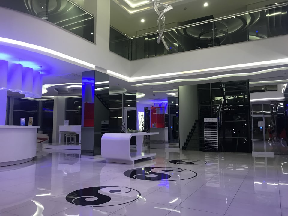 Eingang Laguna Beach Alya Resort & Spa Hotel