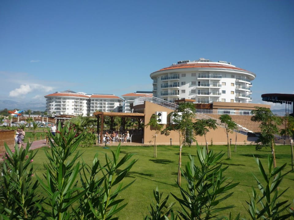Das Hotel vom Strand aus Seaden Sea World Resort & Spa