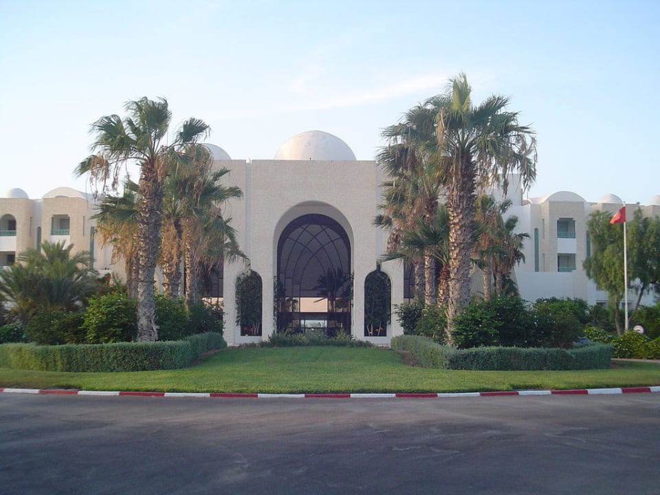 Zufahrt Hotel Royal Garden Palace