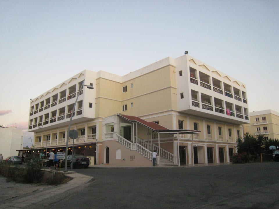 Отель с улицы Hersonissos Palace