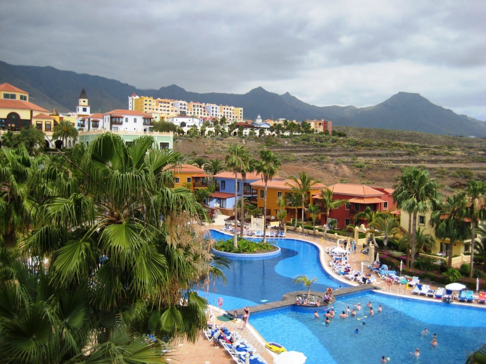 Aktivpool mit Blick auf das Bahía Príncipe Tenerife Bahia Principe Sunlight Costa Adeje