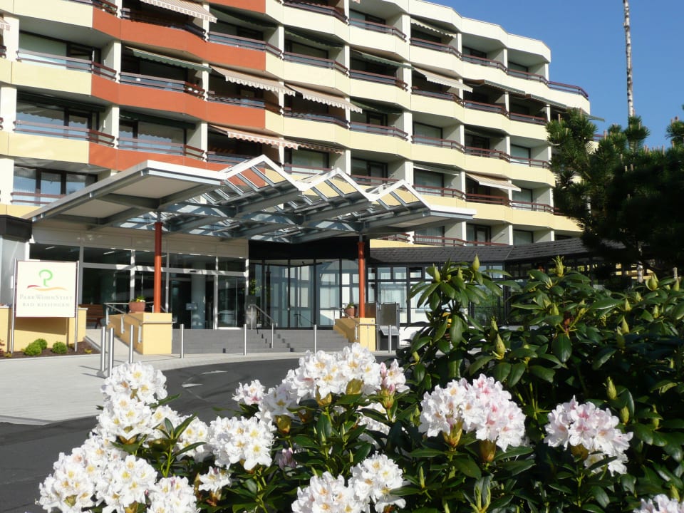 Der Haupteingang des Parkwohnstifts Seniorenresidenz Parkwohnstift Bad Kissingen