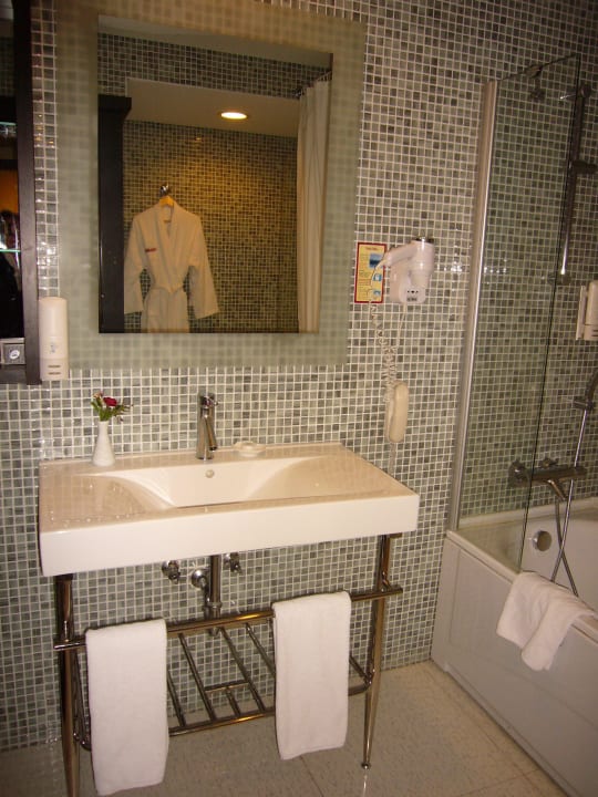 Große geschmackvolle Badezimmer  Limak Lara Deluxe Hotel & Resort