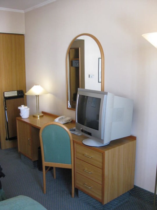 Blick auf den TV Mercure Hotel Wiesbaden City