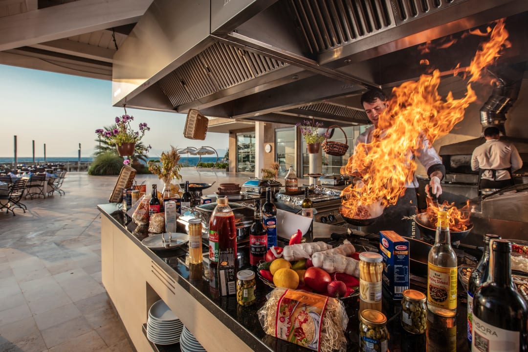 Gastro Hotel Charisma De Luxe