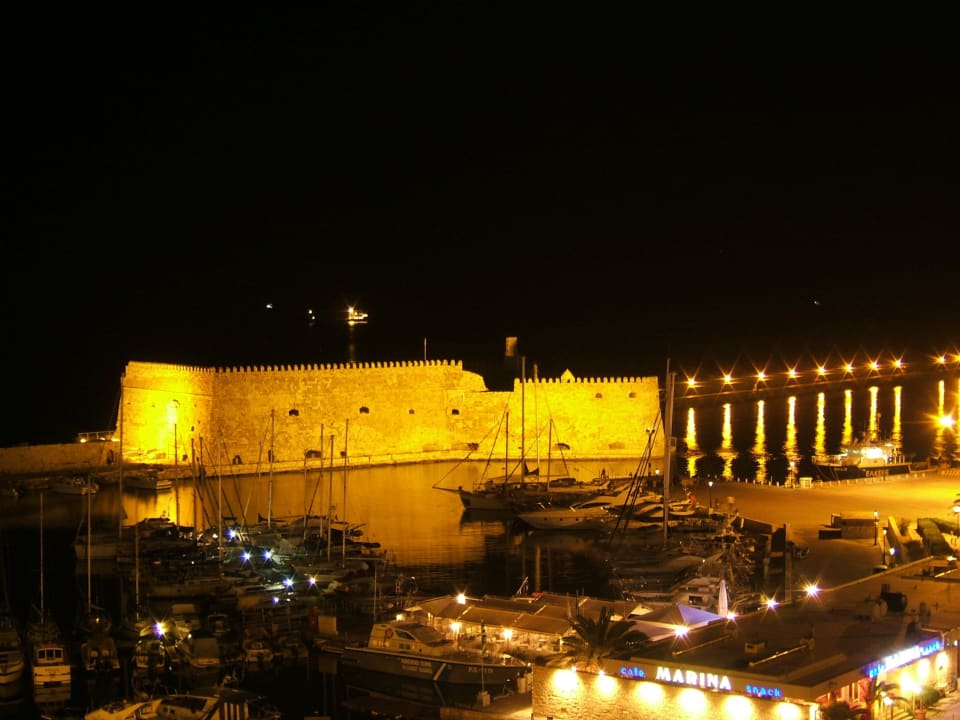 Venezianischer Hafen bei Nacht Lato Boutique Hotel