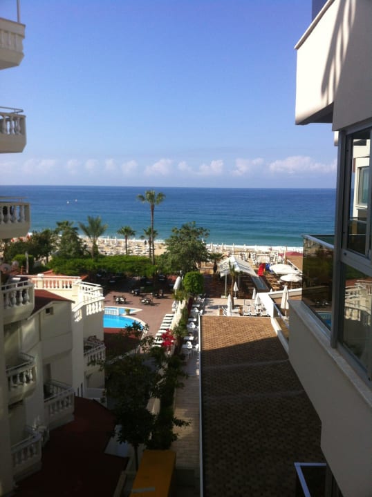 Von unserem gebuchten Zimmer mit seitlichem Merrbl Xperia Saray Beach Hotel