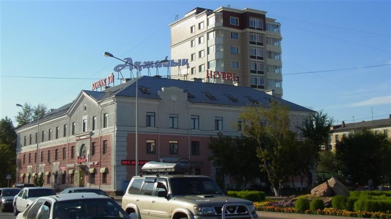 Außenansicht Akzhaik Hotel