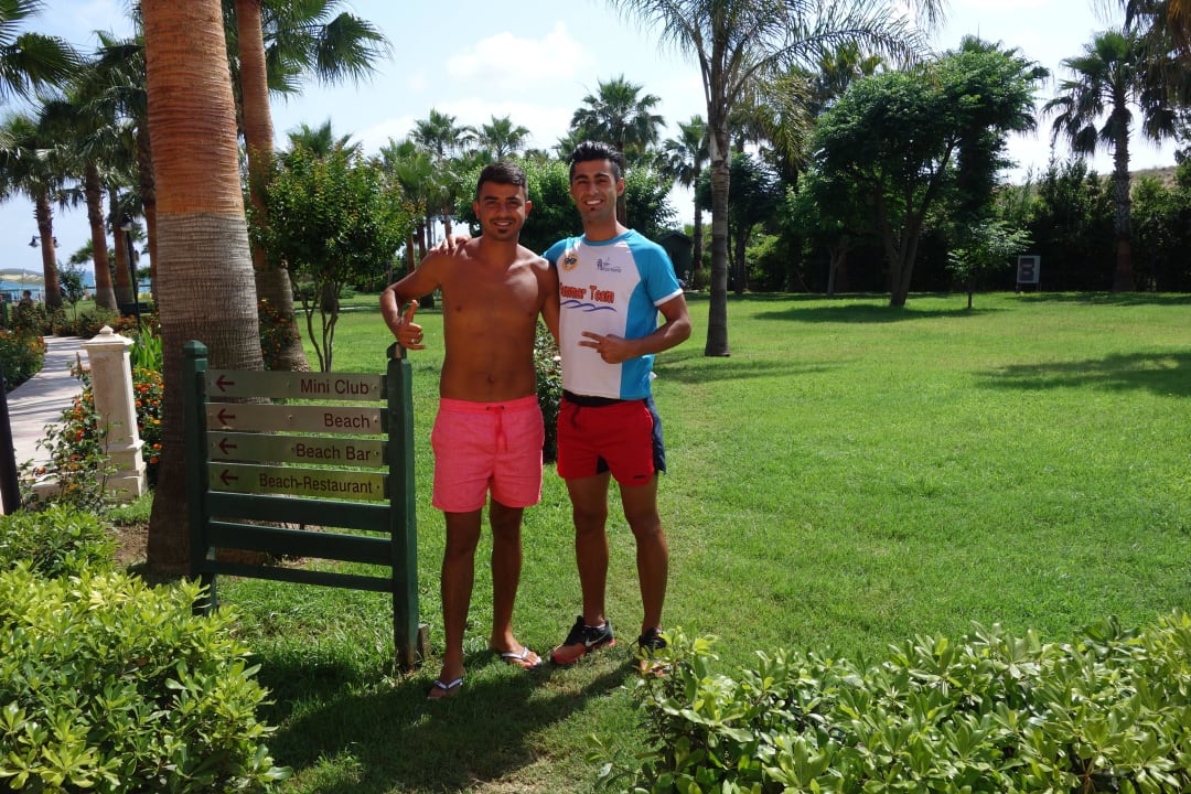 Melo und Ilias die Herzen der Animation Royal Atlantis Beach Hotel