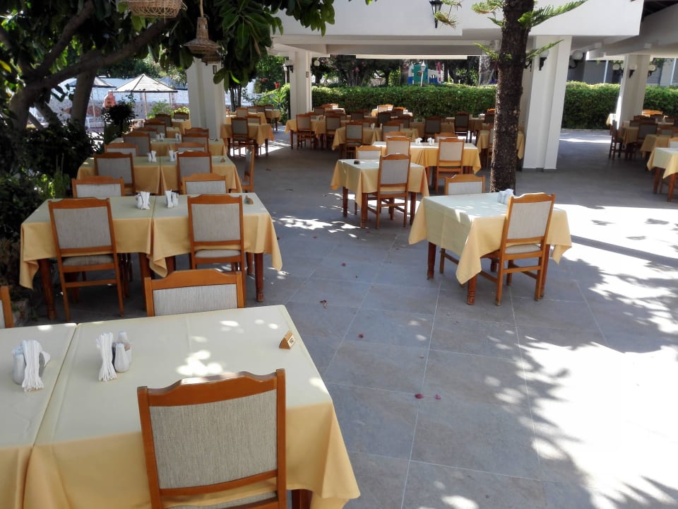 Die gedeckten Tische zum Frühstück / Abendessen Hotel Defne Star