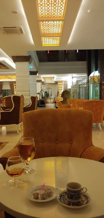 Gastro Side Royal Palace Hotel & Spa