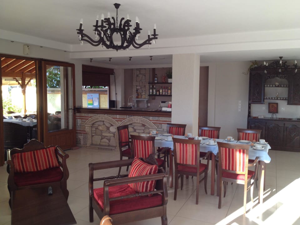 Aufenthaltsbereich und Frühstücksbereich Agrilionas Hotel