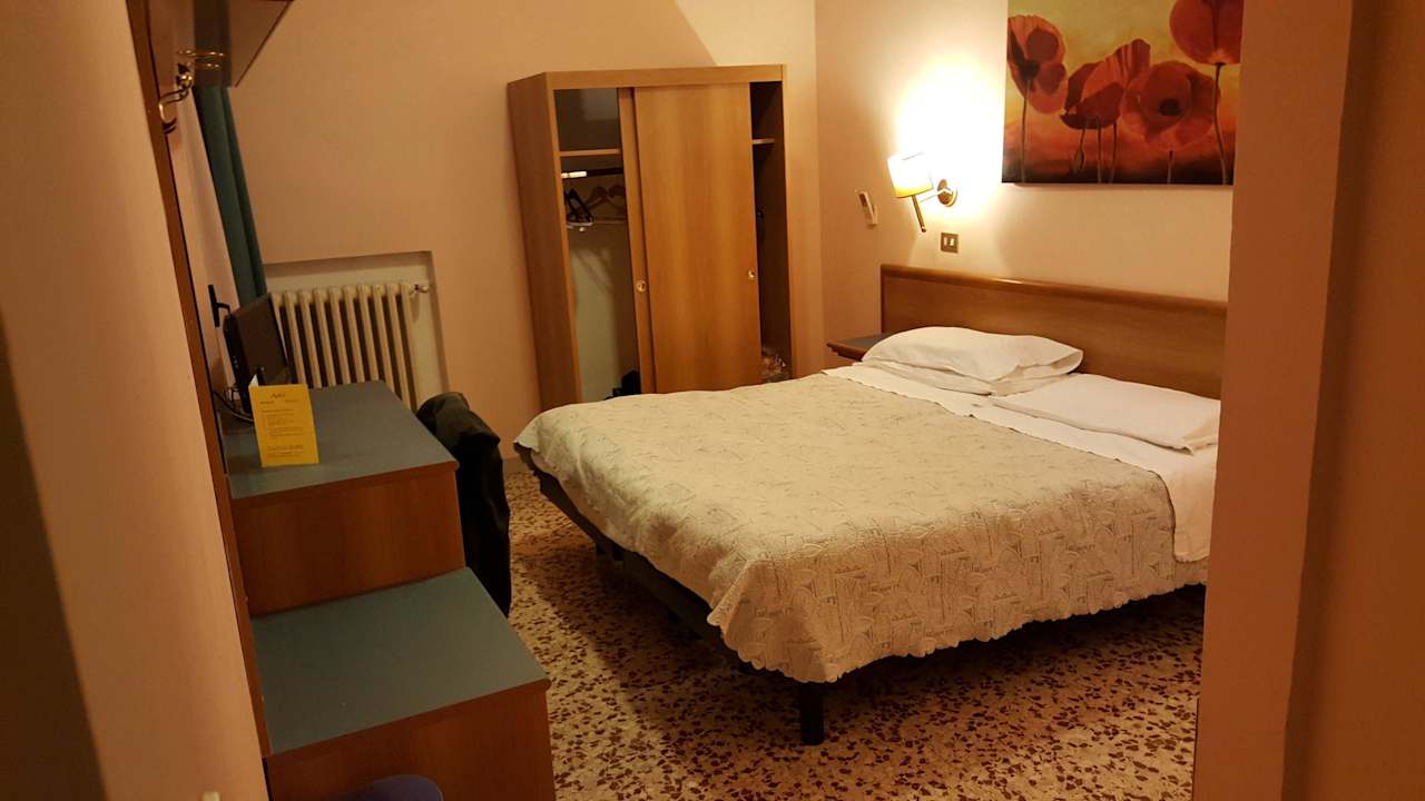 Blick im Zimmer vom kleinen Balkon Hotel Astor