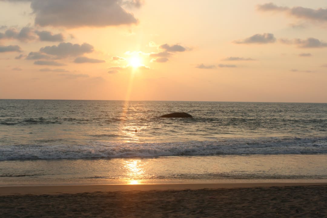 Panchi Beach bei Sonnenuntergang Hotel Panchi Beach