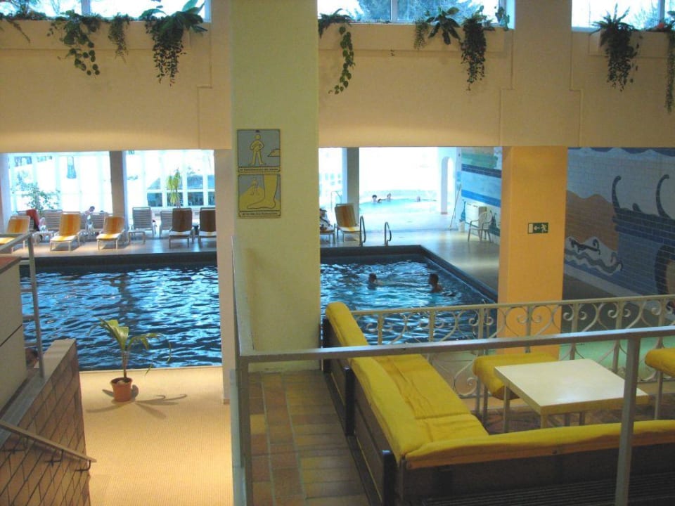 Hallenbad / Eingangsbereich mit Sitzmöglichkeiten Arcadia Sonnenhof