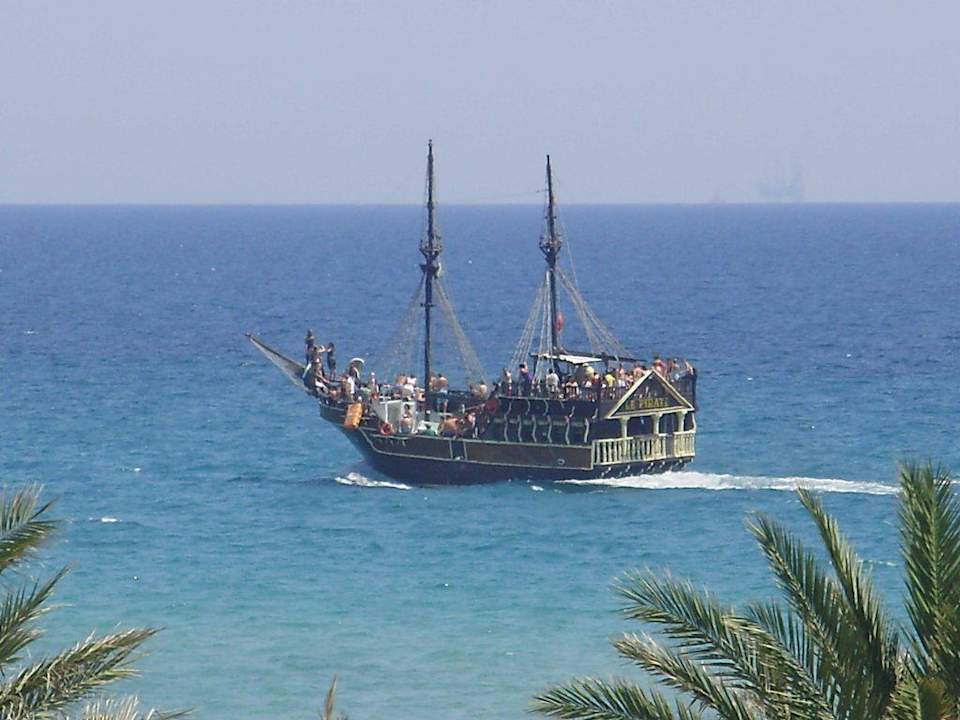 oder auf dem Piratenschiff mitfahren Omar Khayam Resort & Aquapark