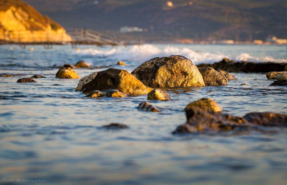 W porannym słońcu Kiani Beach Resort Family All Inclusive